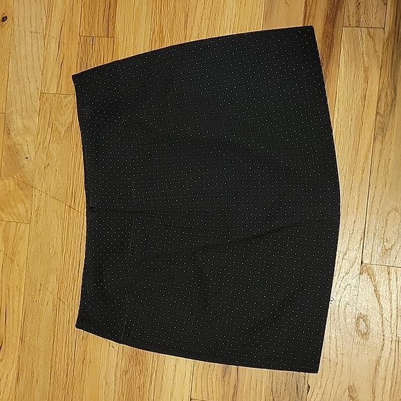 Polka Dot Lined Mini-Skirt (Express Sz 6) - Picture 4 of 5